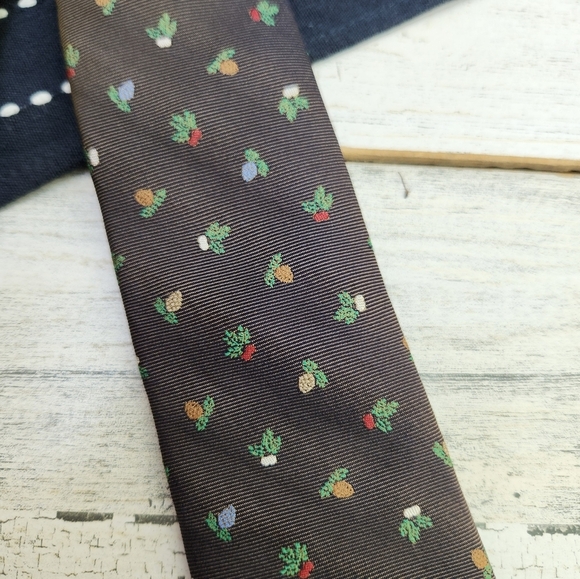 Vineyard Vines Wintergreen Floral Tie NWT - Picture 2 of 4